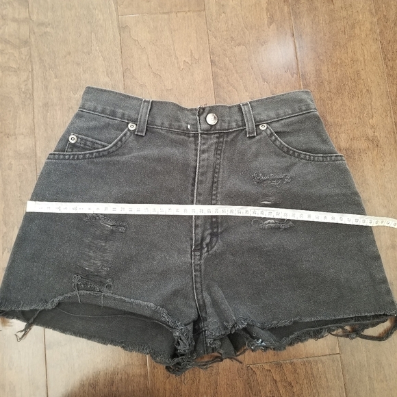 Vintage Black Distressed Fray Hemmed High Rise Shorts - Picture 5 of 6
